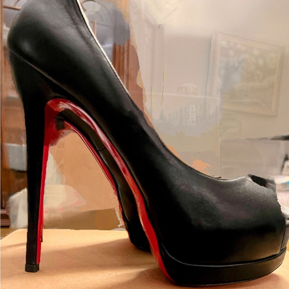 Christian Louboutin
Palais Royal Red-Sole Platform Pump, Black
Kidskin leather - Picture 4 of 5